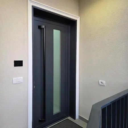 Just Renovated 1st Floor Near Center 2 Appartement *