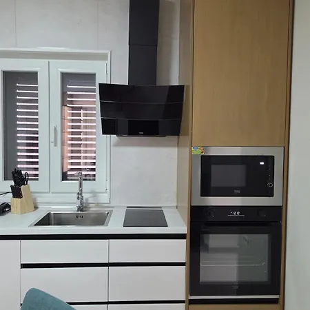 Just Renovated 1st Floor Near Center 2