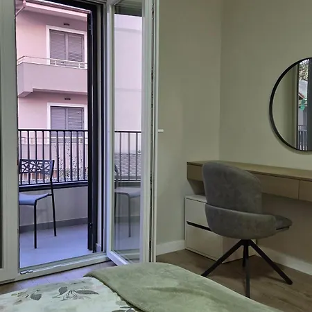 Апартаменты Just Renovated 1st Floor Near Center 2 *