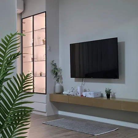 Just Renovated 1st Floor Near Center 2 Appartement