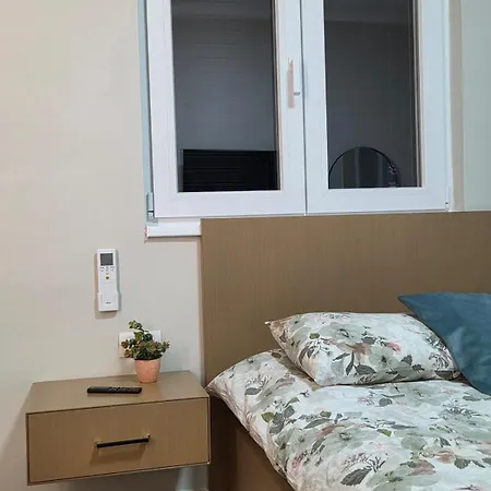 Just Renovated 1st Floor Near Center 2 Апартаменты *