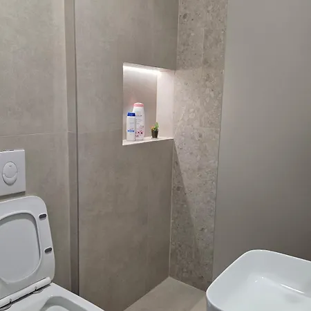 Just Renovated 1st Floor Near Center 2 Appartement *