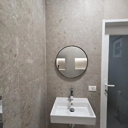 Appartement Just Renovated 1st Floor Near Center 2 Tirana