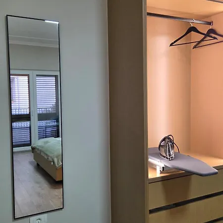 Just Renovated 1st Floor Near Center 2