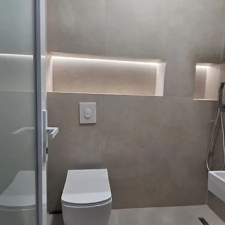 Just Renovated 1st Floor Near Center 2 Appartement Tirana