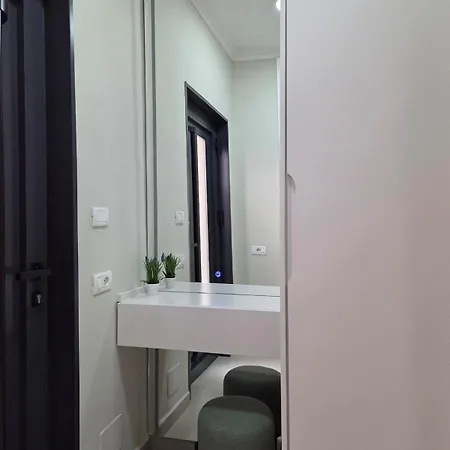Just Renovated 1st Floor Near Center 2 Appartement Tirana