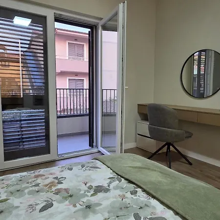 Just Renovated 1st Floor Near Center 2